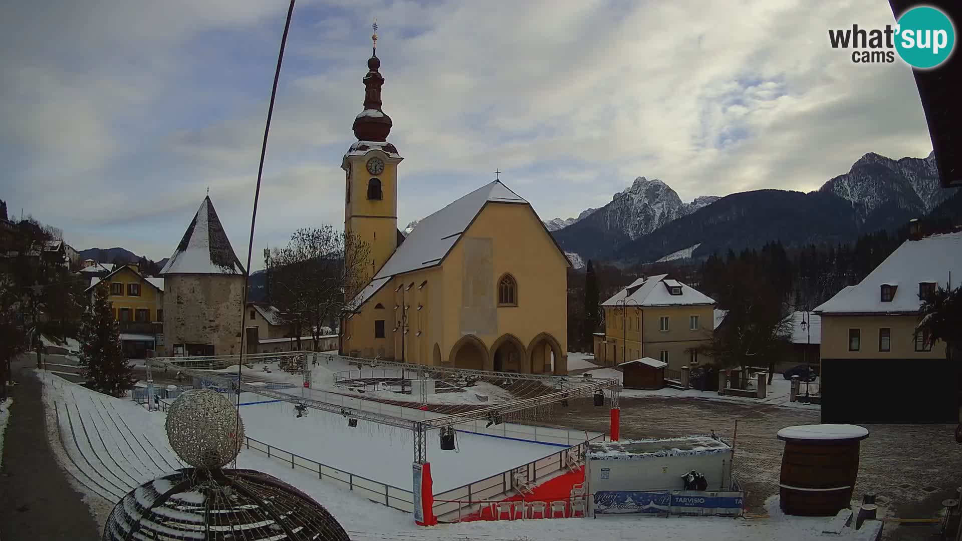 Tarvisio – plaza Unità / Iglesia SS.Pietro e Paolo Apostoli