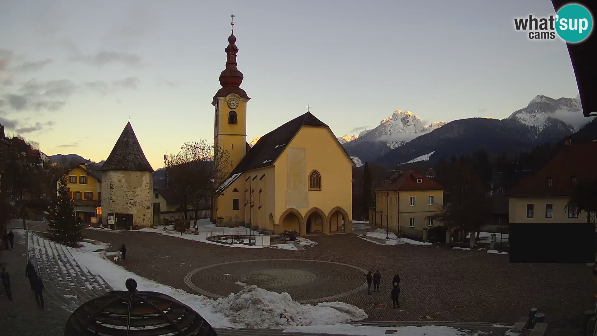 Tarvis – Platz Unità / Kirche SS.Pietro und Paolo Apostoli