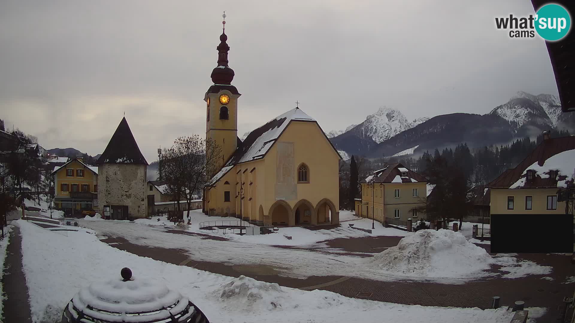 Tarvisio – plaza Unità / Iglesia SS.Pietro e Paolo Apostoli