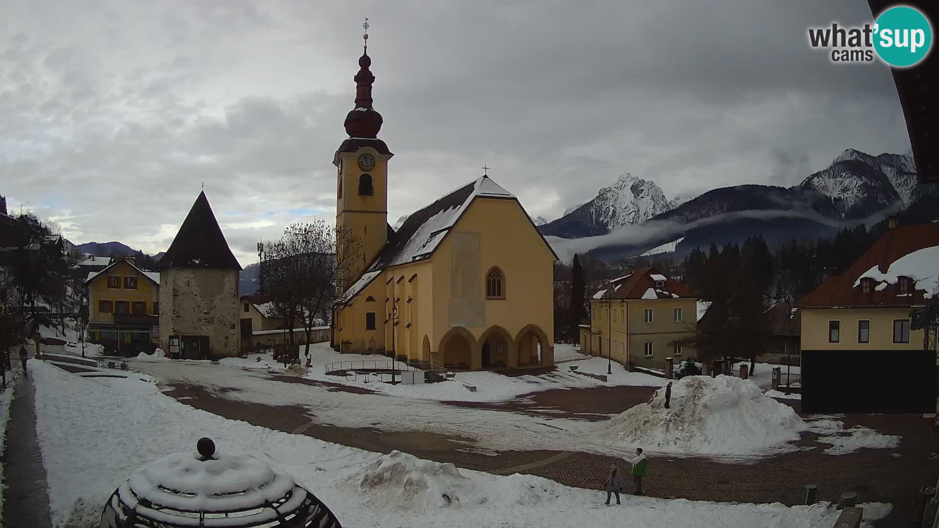 Trbiž – trg Unità / cerkev SS.Pietro in Paolo Apostoli