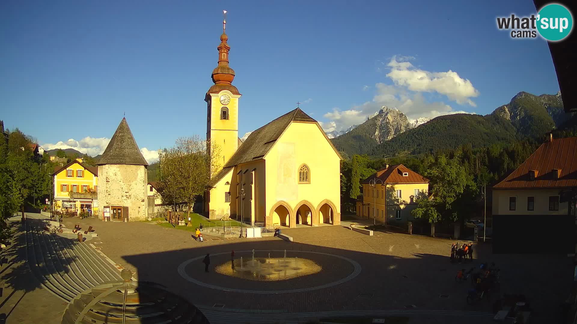 Tarvisio – plaza Unità / Iglesia SS.Pietro e Paolo Apostoli