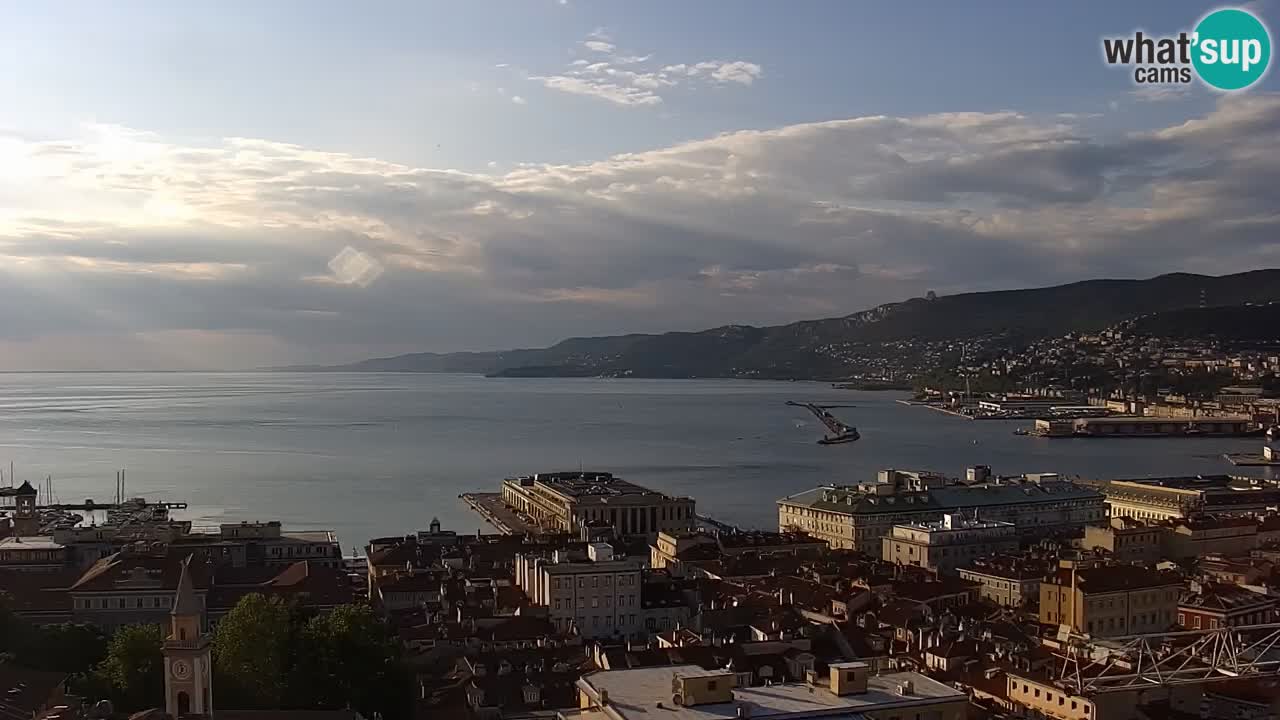 Live webcam Trieste – Panorama of the city, the Gulf, the maritime station and the Miramare castle