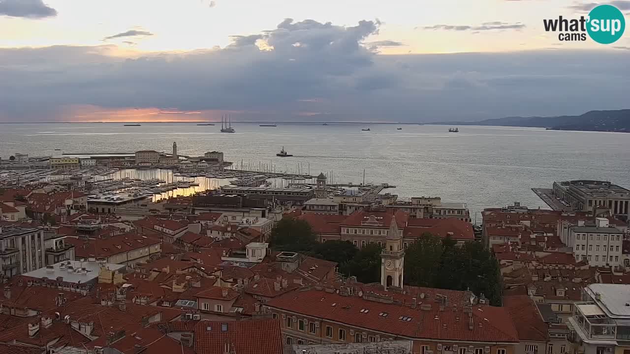 Live webcam Trieste – Panorama della città, del Golfo, stazione marittima e del castello di Miramare