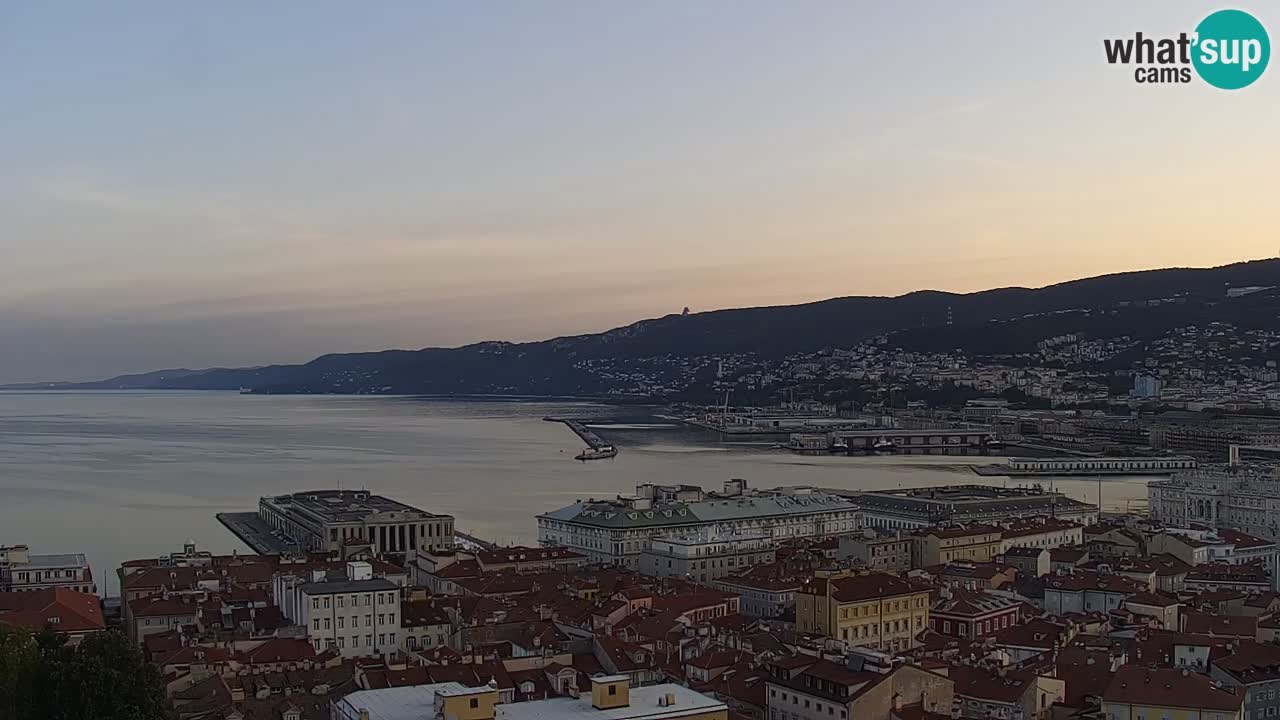 Webcam en direct Trieste, ville, golfe, port et château de Miramare