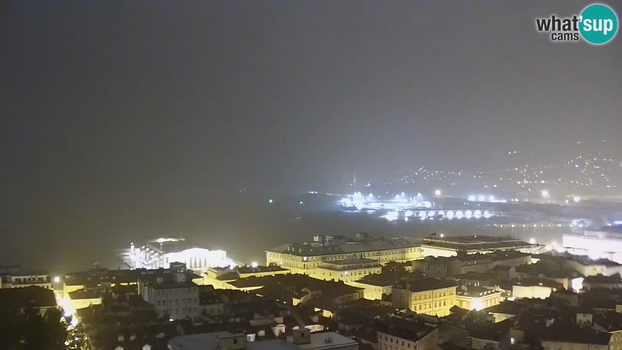 Webcam en direct Trieste, ville, golfe, port et château de Miramare