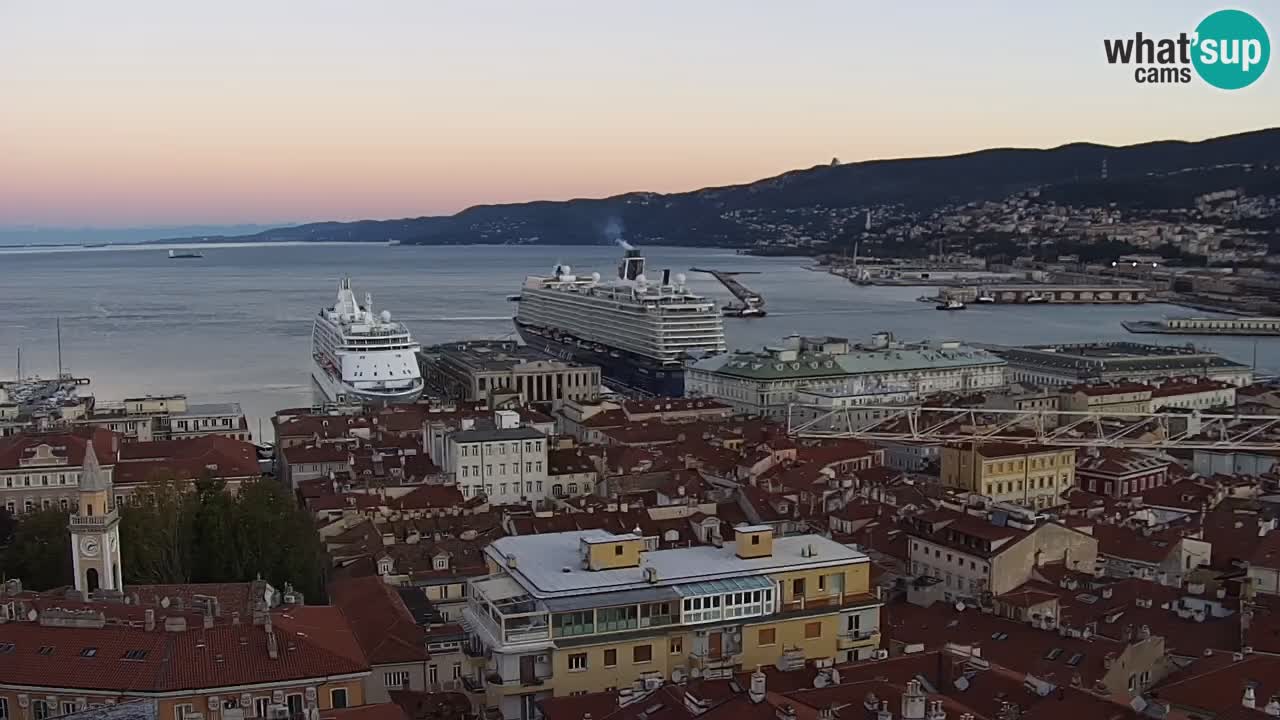 Spletna kamera v živo Trst – Panorama mesta, zaliva, pomorske postaje in gradu Miramar