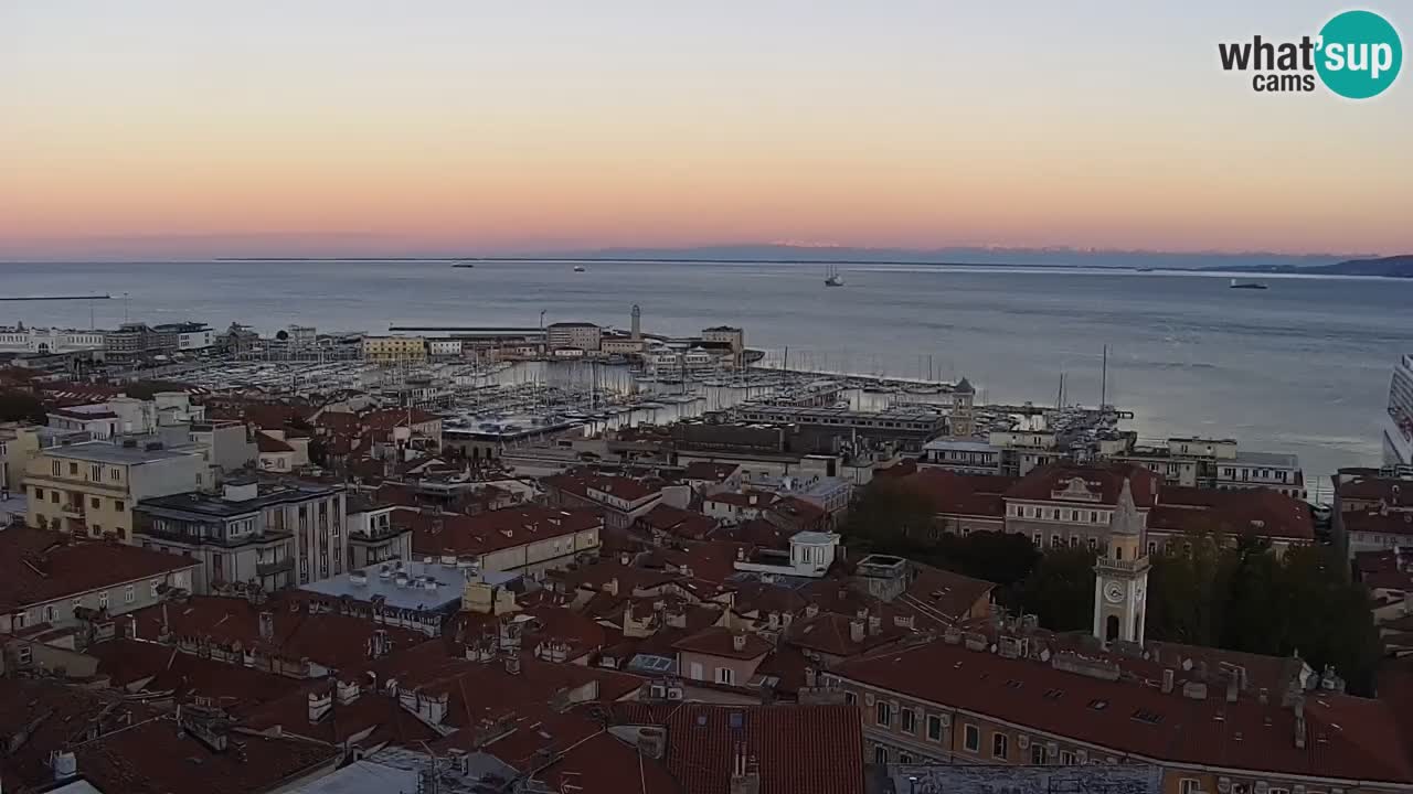 Webcam en direct Trieste, ville, golfe, port et château de Miramare