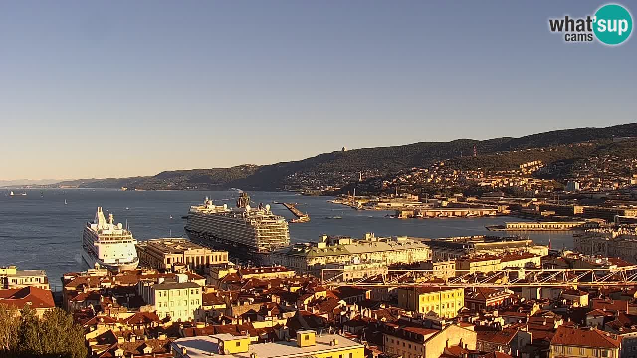 Webcam en direct Trieste, ville, golfe, port et château de Miramare