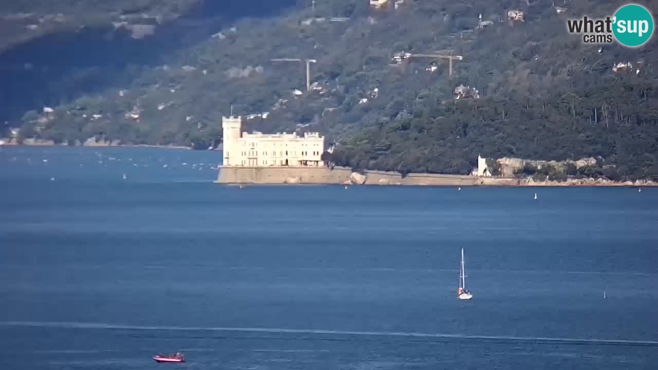 Webcam en direct Trieste, ville, golfe, port et château de Miramare