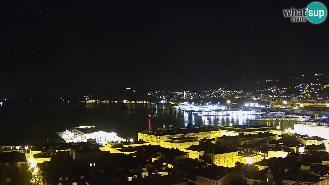 Webcam en direct Trieste, ville, golfe, port et château de Miramare