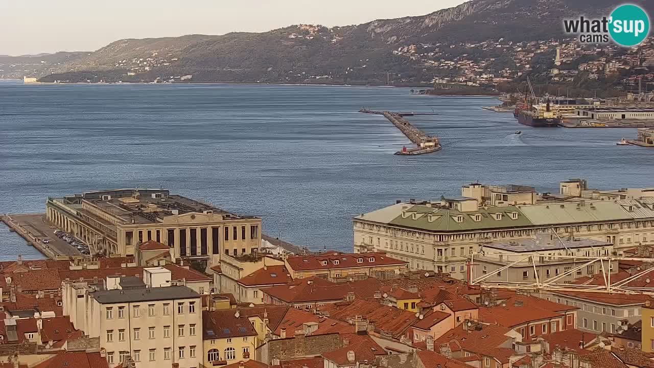 Live webcam Trieste – Panorama della città, del Golfo, stazione marittima e del castello di Miramare