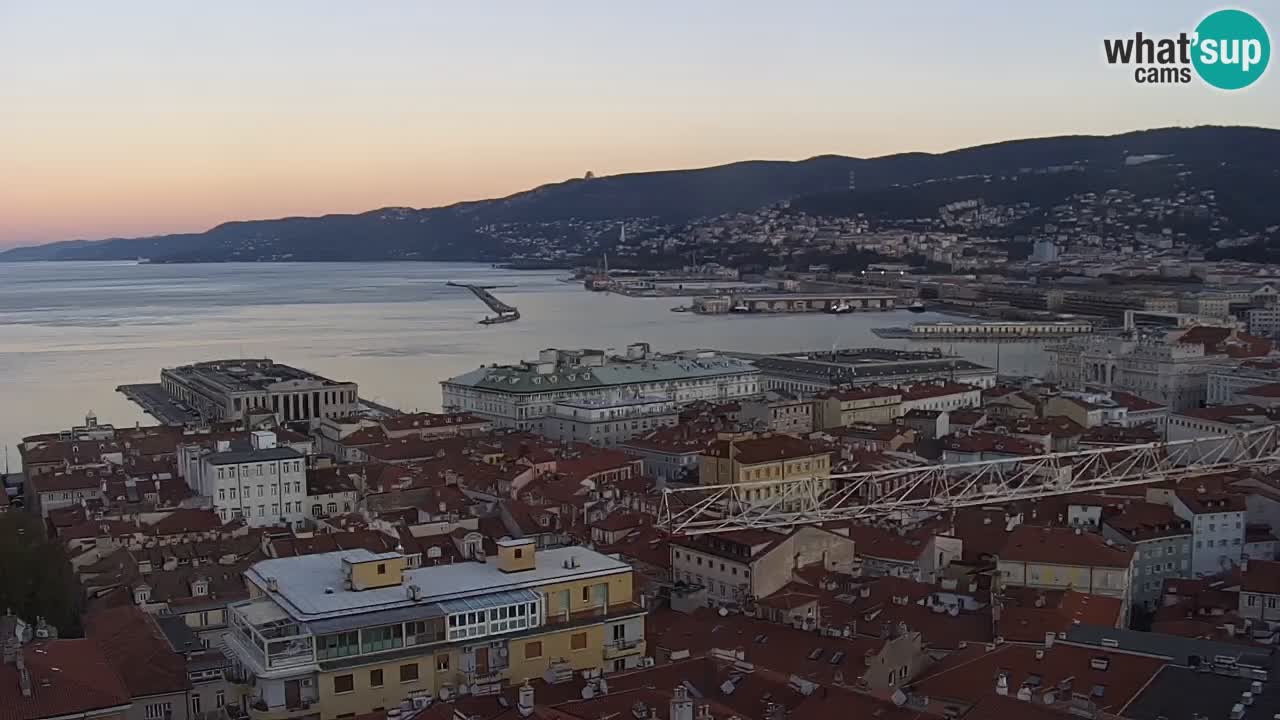 Live webcam Trieste – Panorama della città, del Golfo, stazione marittima e del castello di Miramare