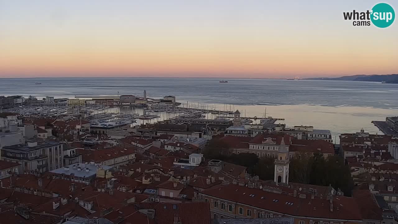 Live webcam Trieste – Panorama della città, del Golfo, stazione marittima e del castello di Miramare