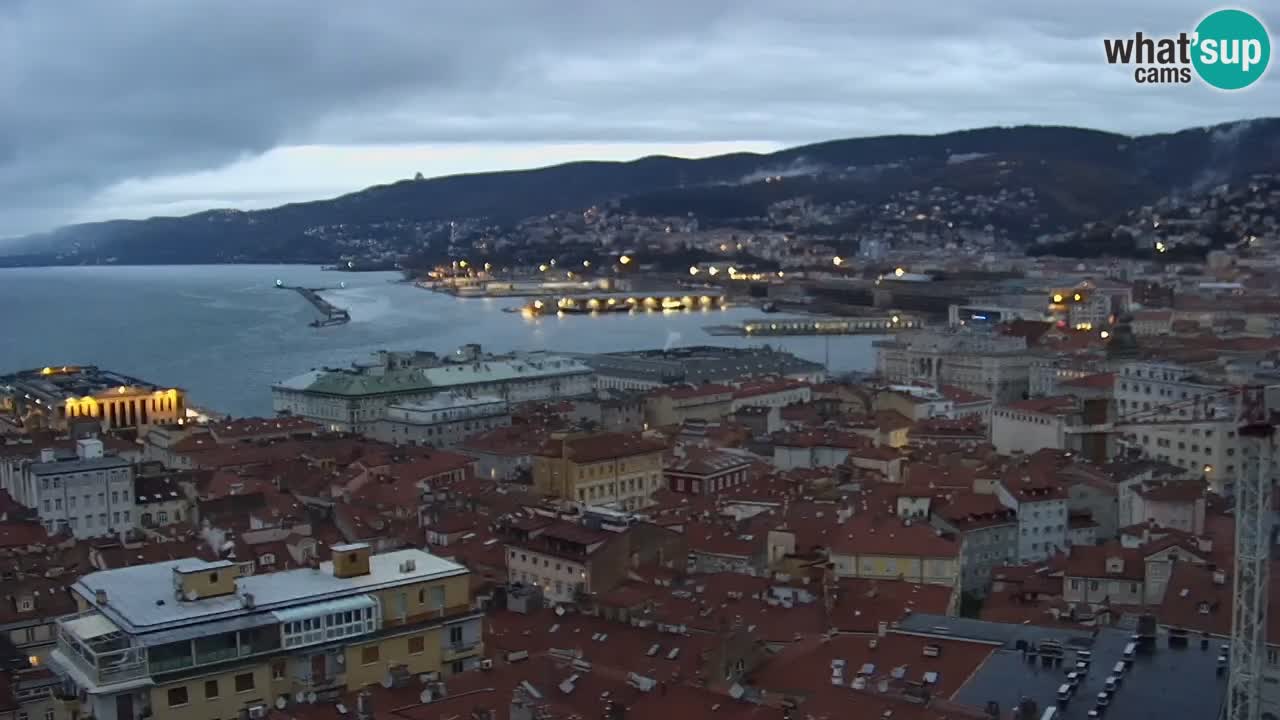 Live webcam Trieste – Panorama della città, del Golfo, stazione marittima e del castello di Miramare