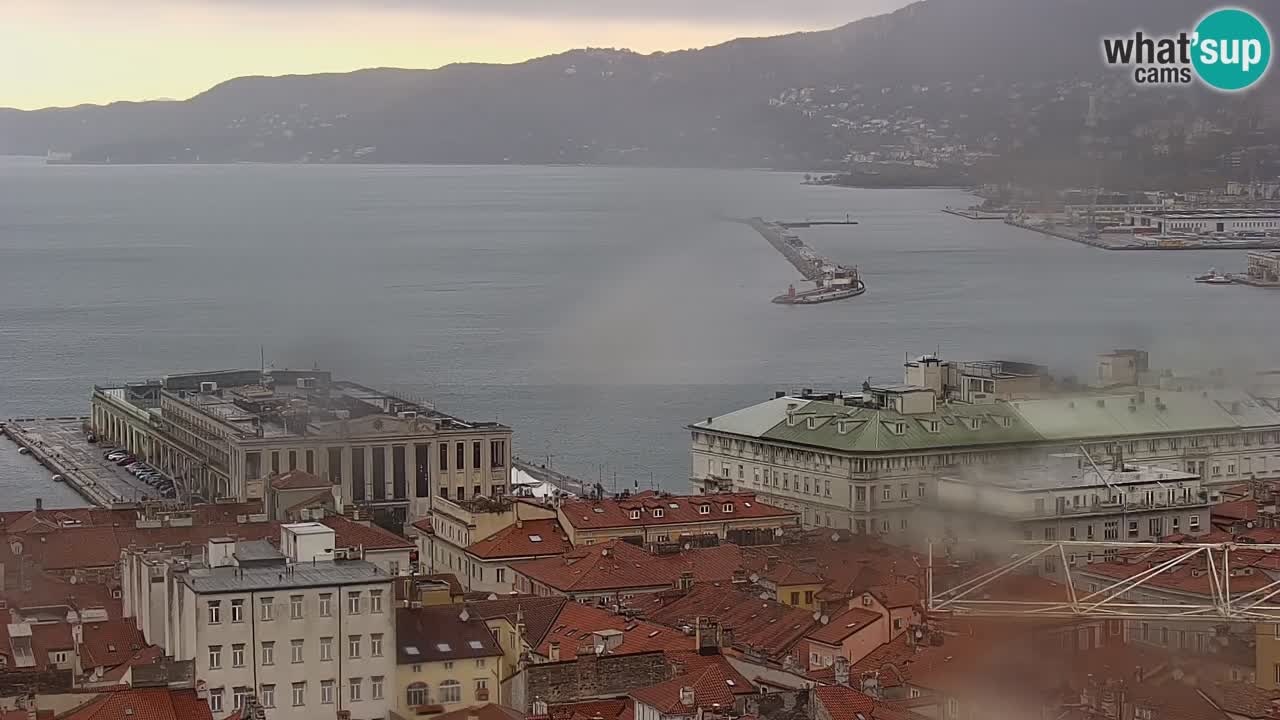 Live webcam Trieste – Panorama della città, del Golfo, stazione marittima e del castello di Miramare