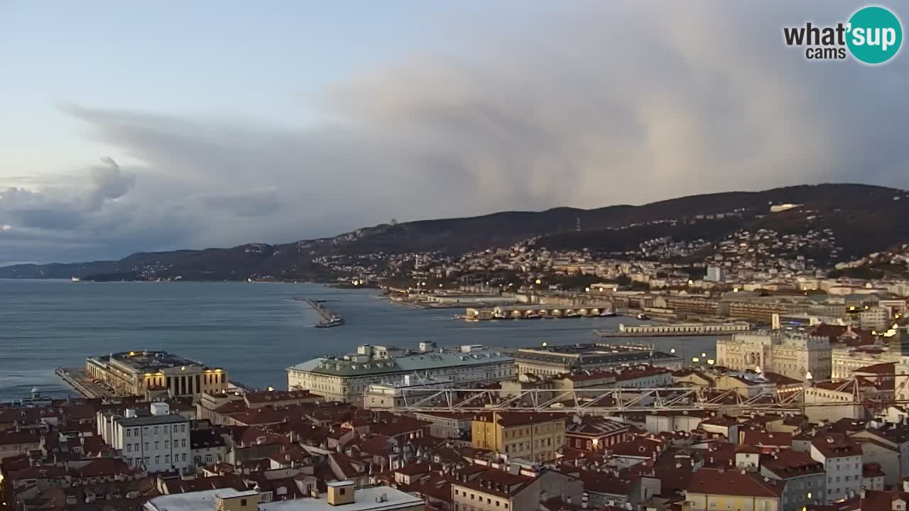 Webcam en vivo Trieste, ciudad, golfo, puerto y castillo de Miramare