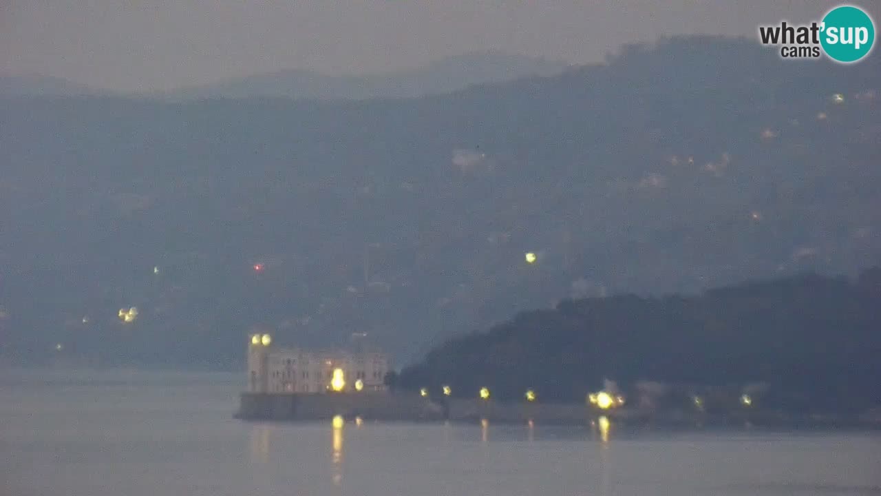 Live webcam Trieste – Panorama della città, del Golfo, stazione marittima e del castello di Miramare