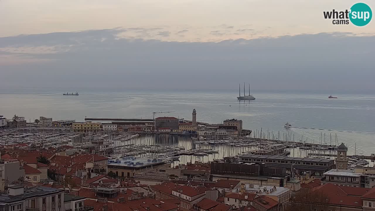 Webcam en vivo Trieste, ciudad, golfo, puerto y castillo de Miramare