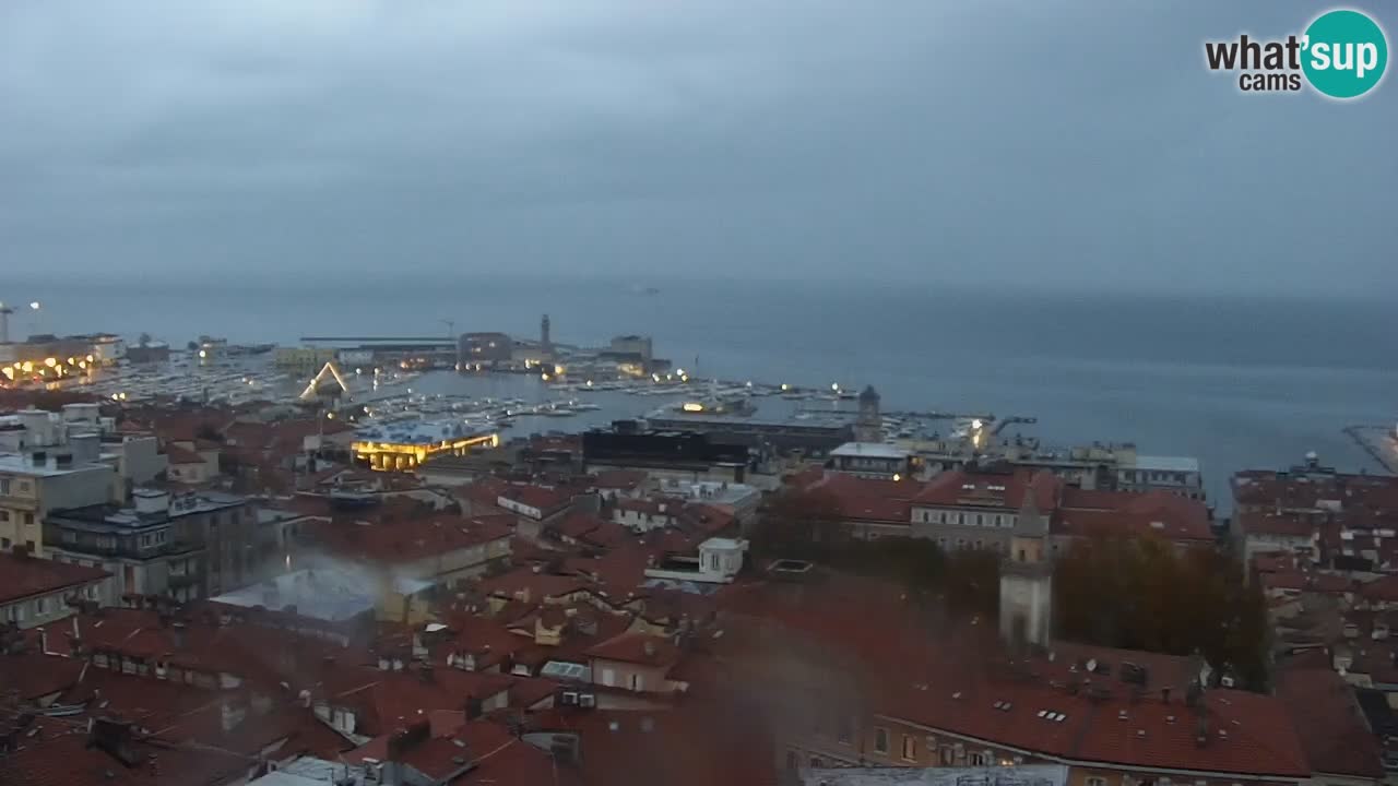 Live webcam Trieste – Panorama della città, del Golfo, stazione marittima e del castello di Miramare