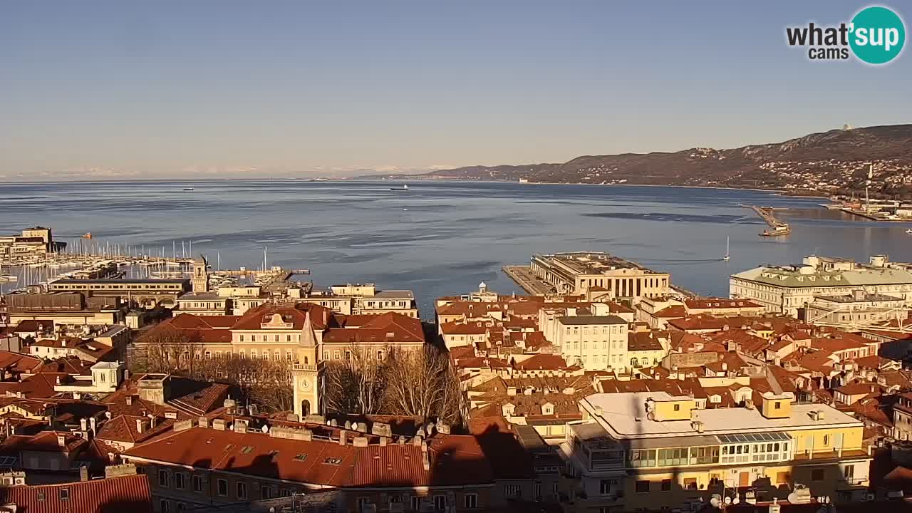 Webcam en direct Trieste, ville, golfe, port et château de Miramare