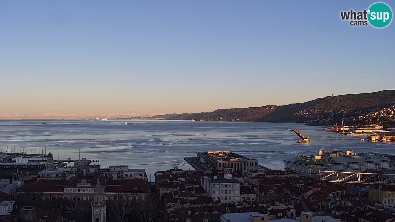 Live webcam Trieste – Panorama della città, del Golfo, stazione marittima e del castello di Miramare