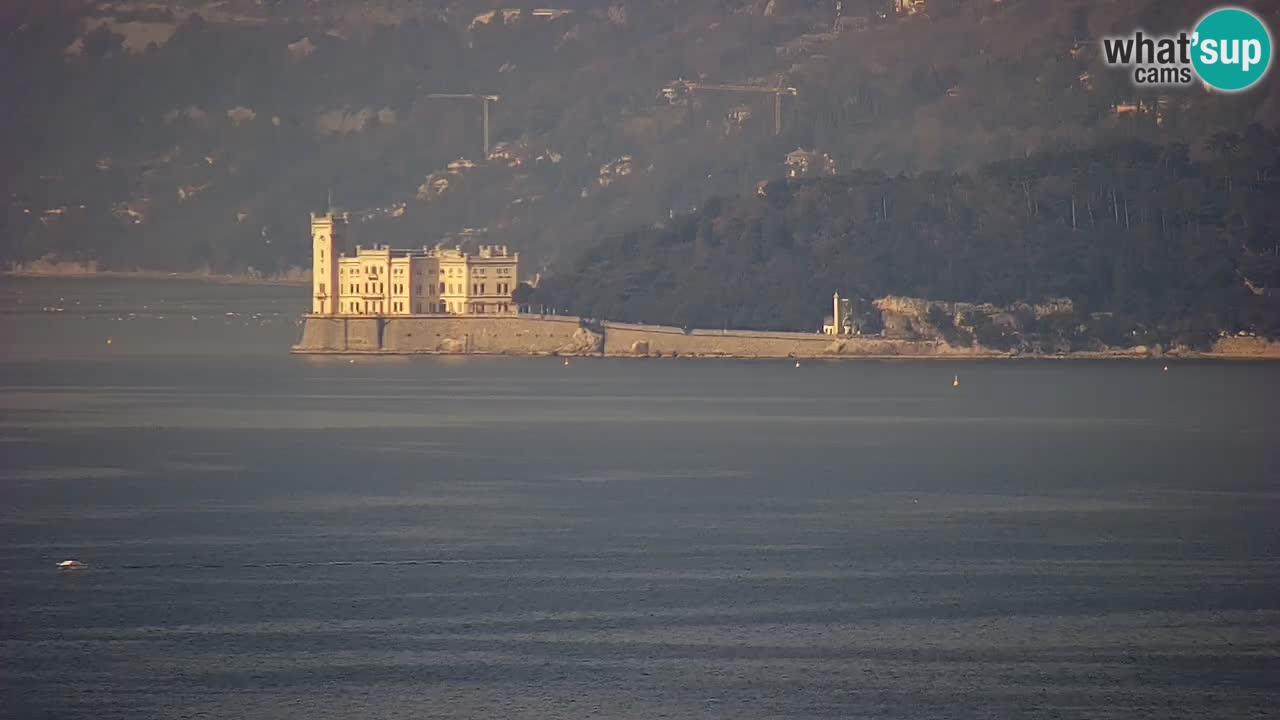 Webcam en direct Trieste, ville, golfe, port et château de Miramare