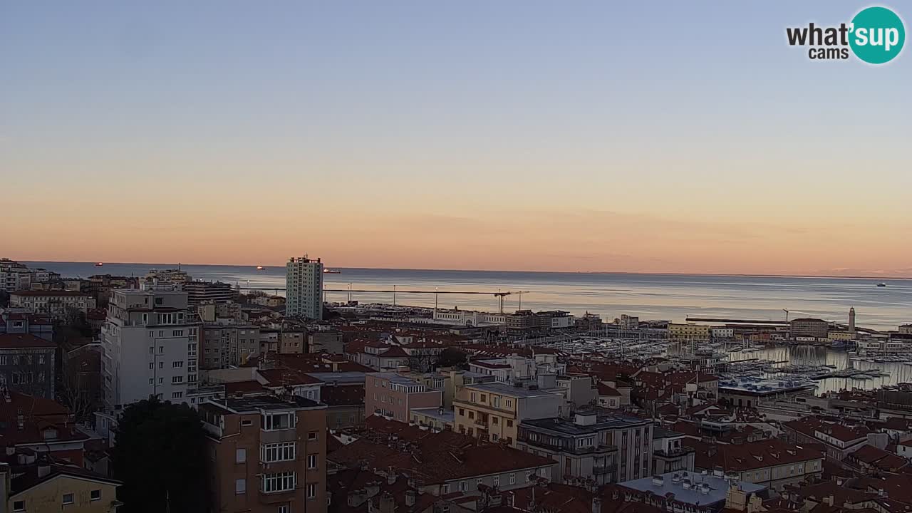 Webcam en direct Trieste, ville, golfe, port et château de Miramare