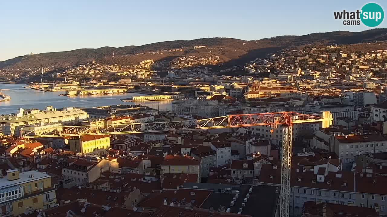 Webcam en direct Trieste, ville, golfe, port et château de Miramare