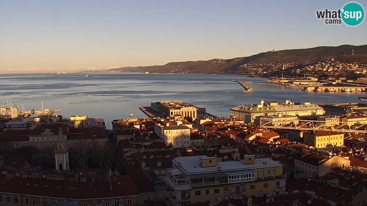 Live webcam Trieste – Panorama of the city, the Gulf, the maritime station and the Miramare castle