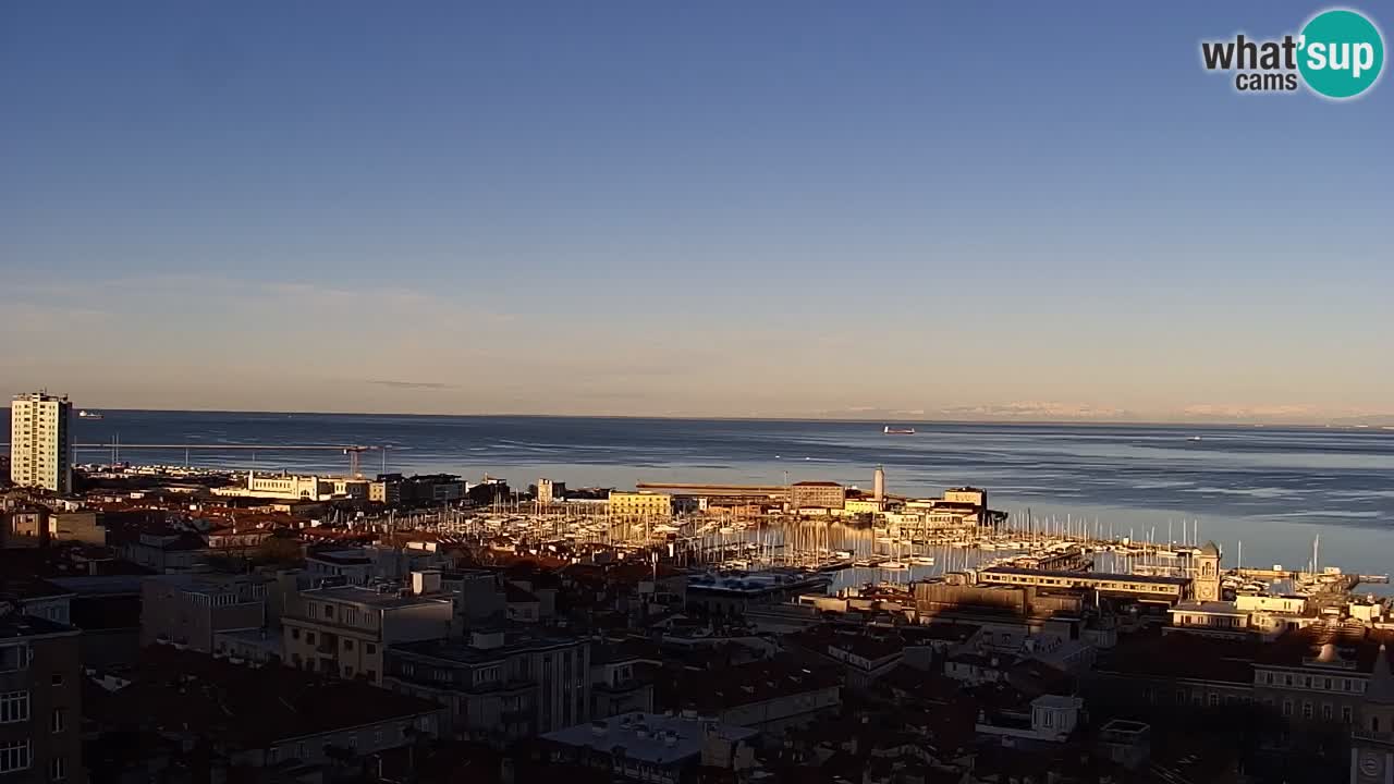 Webcam en direct Trieste, ville, golfe, port et château de Miramare