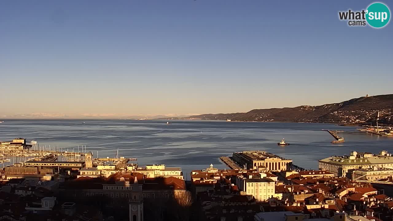 Webcam en direct Trieste, ville, golfe, port et château de Miramare