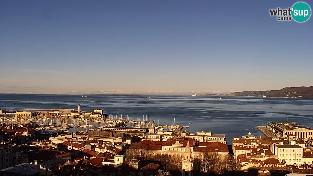 Webcam en direct Trieste, ville, golfe, port et château de Miramare