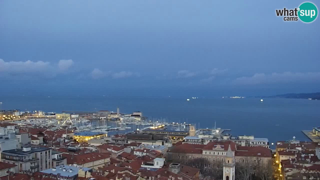 Webcam en direct Trieste, ville, golfe, port et château de Miramare