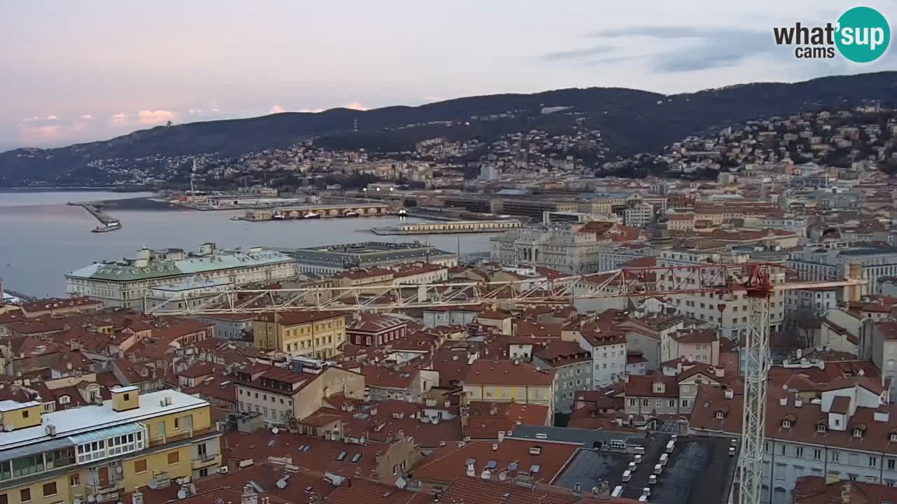 Live webcam Trieste – Panorama della città, del Golfo, stazione marittima e del castello di Miramare