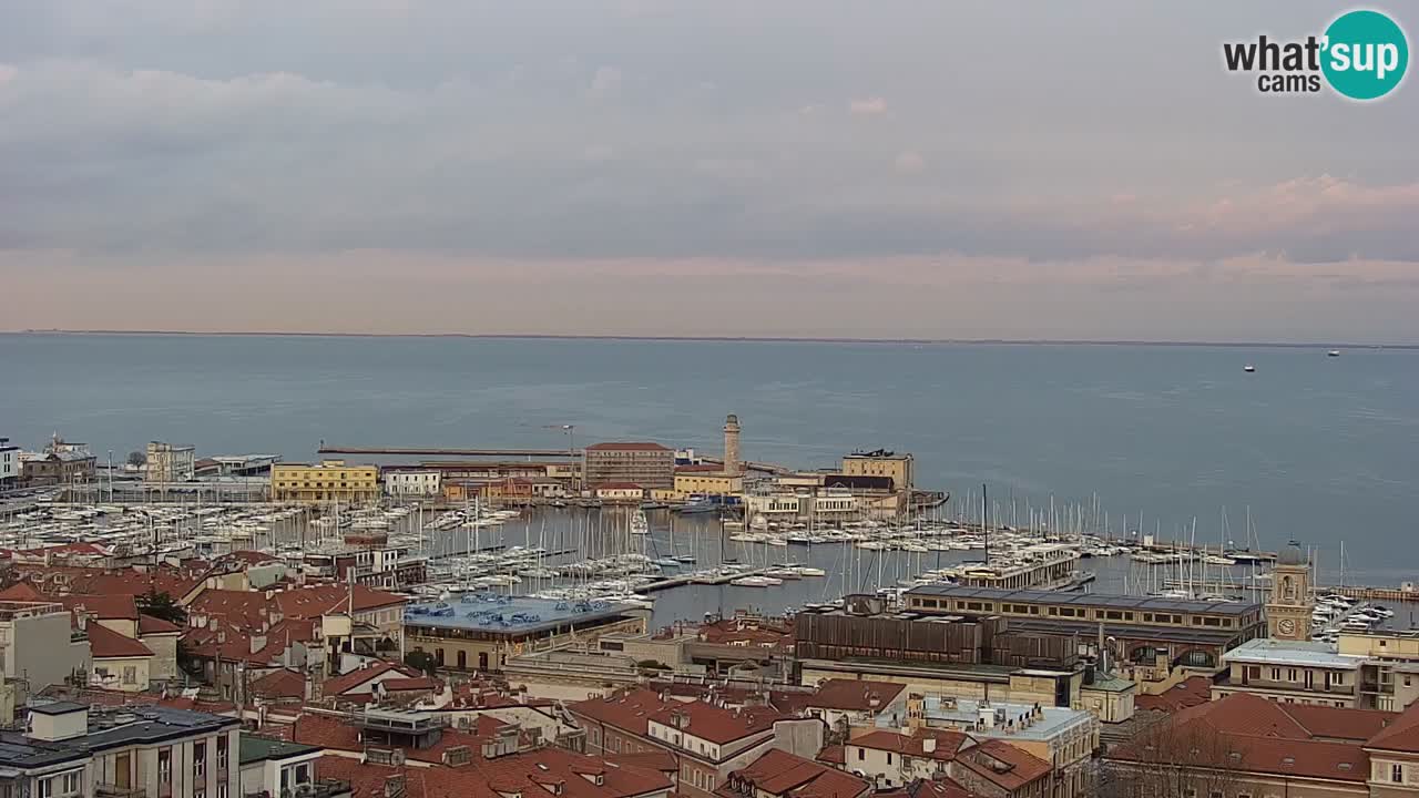 Live webcam Trieste – Panorama della città, del Golfo, stazione marittima e del castello di Miramare