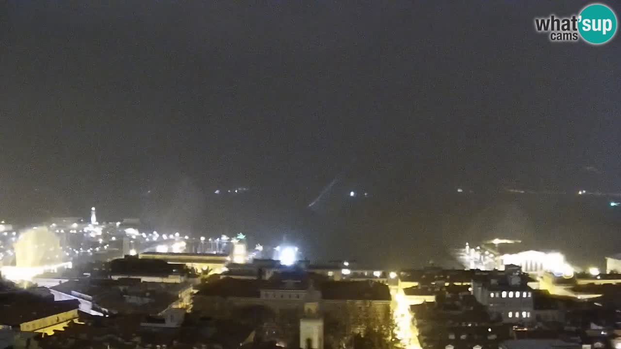 Webcam en direct Trieste, ville, golfe, port et château de Miramare