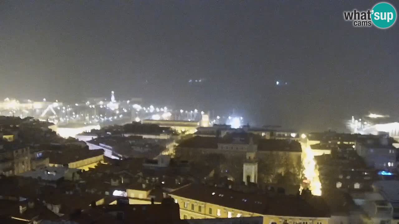 Webcam en direct Trieste, ville, golfe, port et château de Miramare