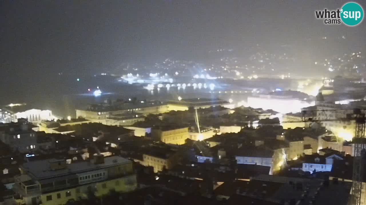 Webcam en direct Trieste, ville, golfe, port et château de Miramare