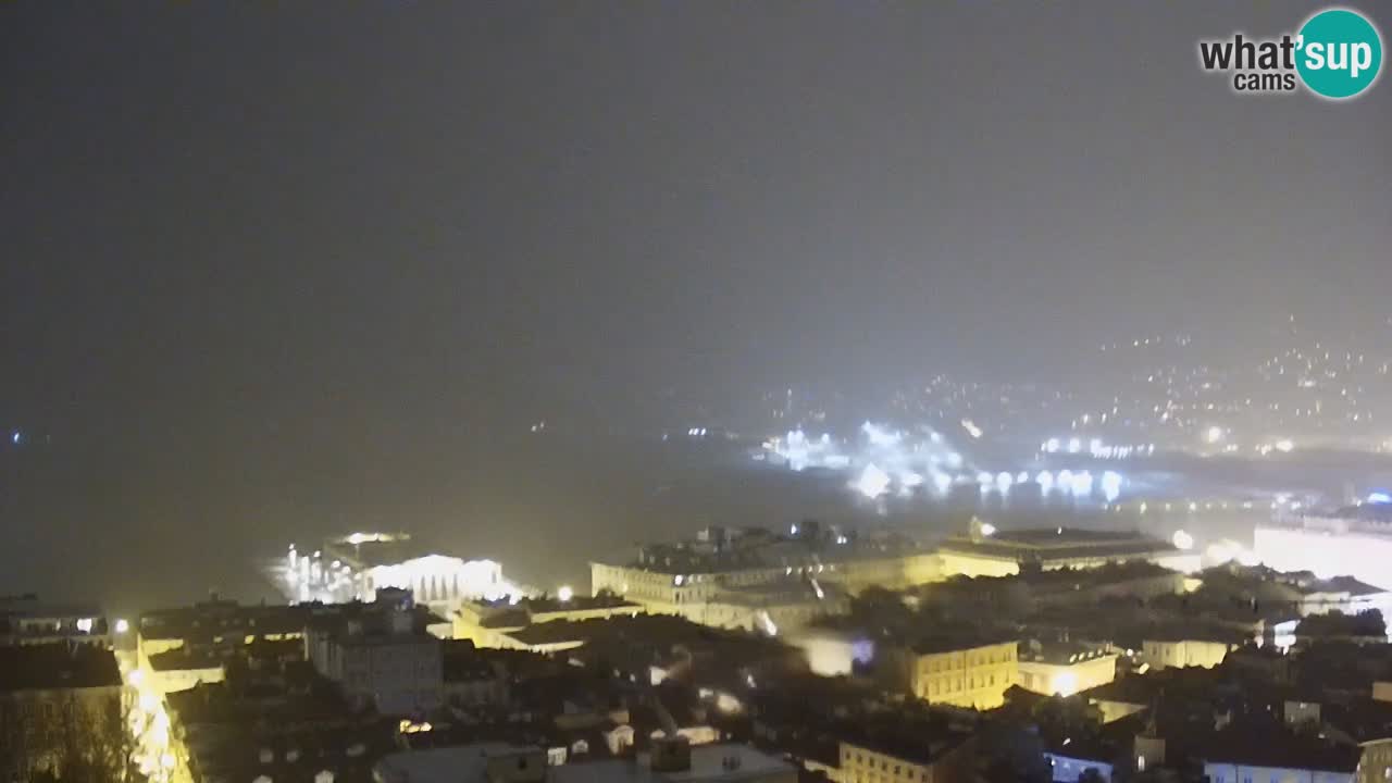 Webcam en direct Trieste, ville, golfe, port et château de Miramare