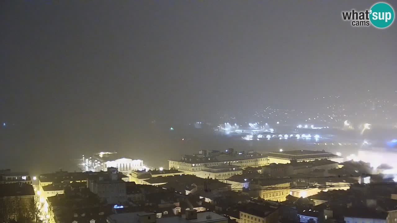 Webcam en direct Trieste, ville, golfe, port et château de Miramare