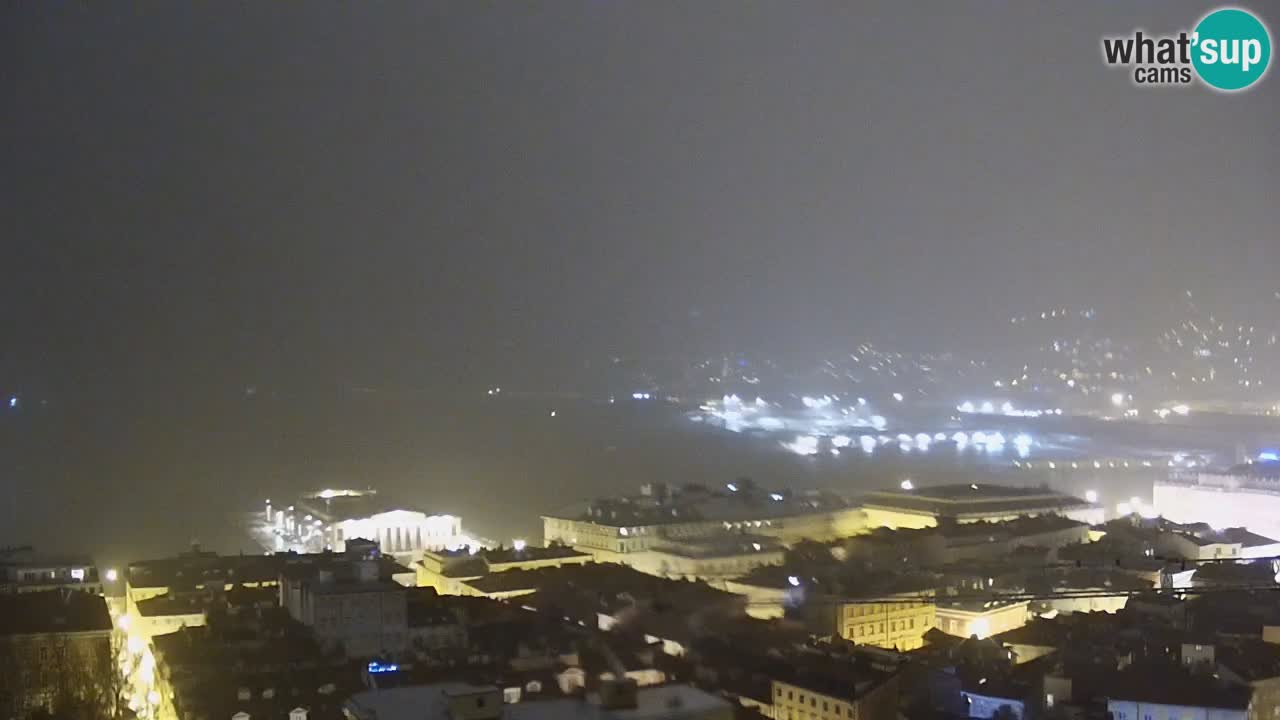 Webcam en direct Trieste, ville, golfe, port et château de Miramare