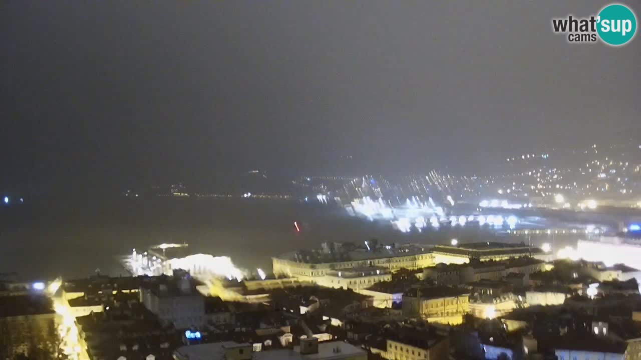 Webcam en direct Trieste, ville, golfe, port et château de Miramare