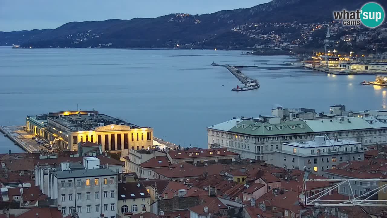 Webcam en direct Trieste, ville, golfe, port et château de Miramare