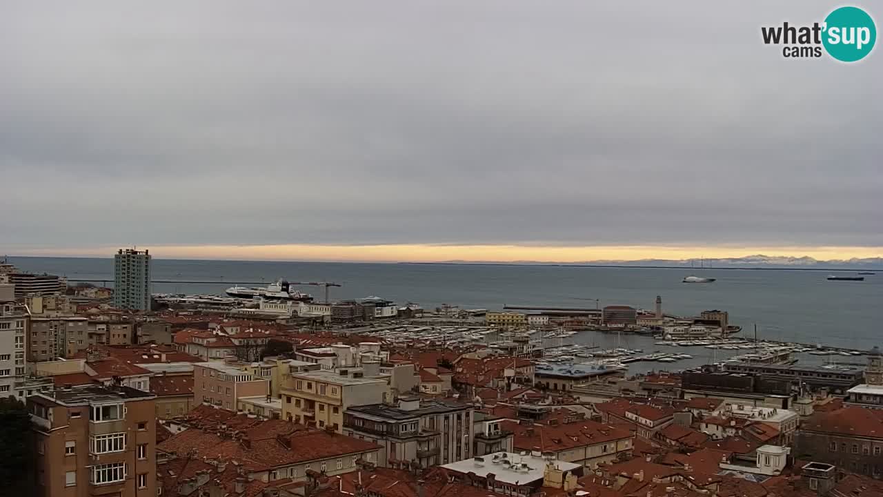 Webcam en direct Trieste, ville, golfe, port et château de Miramare