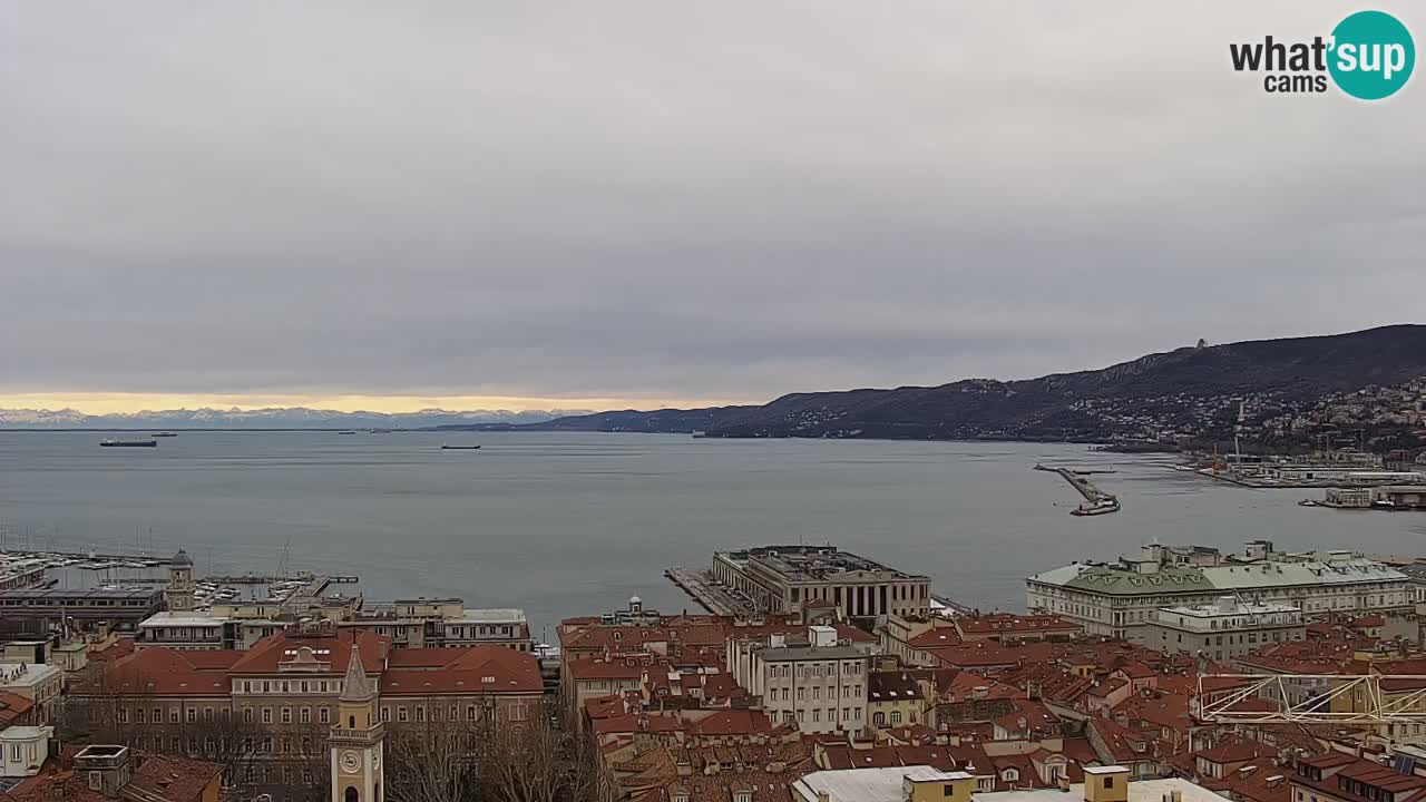 Webcam en direct Trieste, ville, golfe, port et château de Miramare