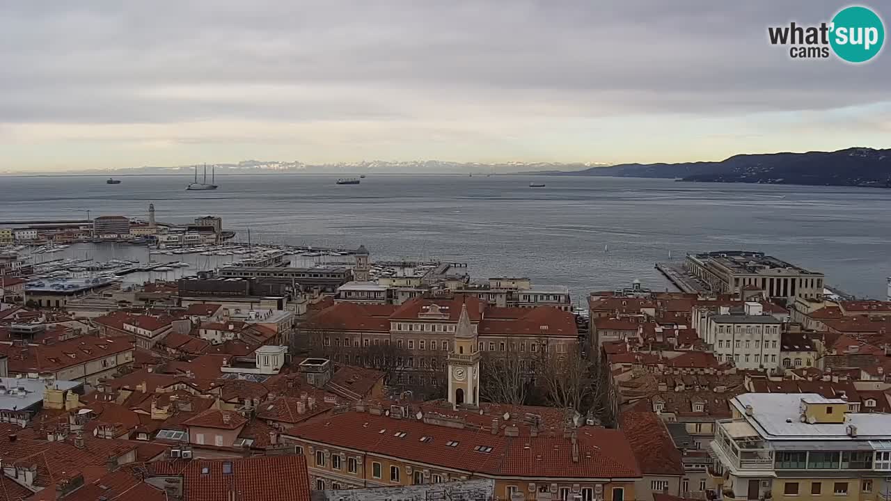 Webcam en direct Trieste, ville, golfe, port et château de Miramare