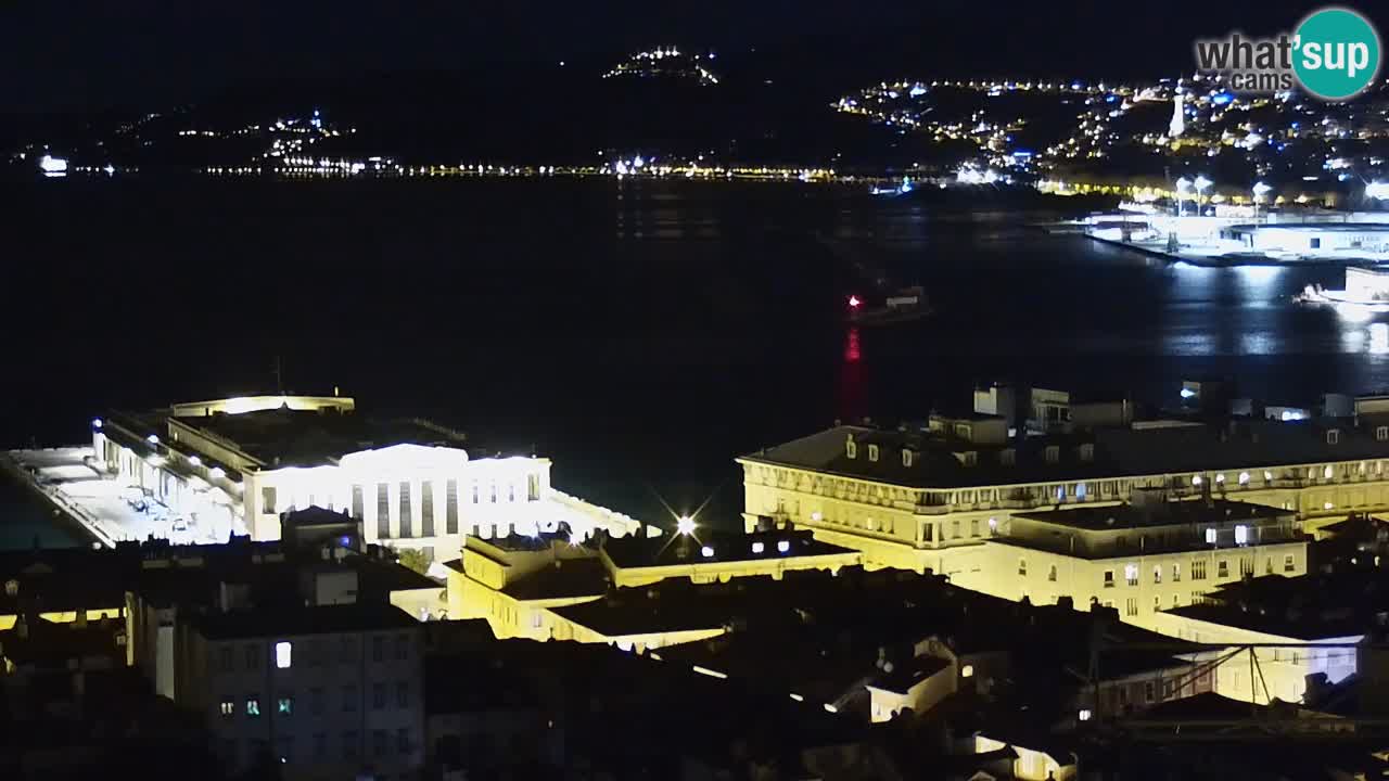 Webcam en direct Trieste, ville, golfe, port et château de Miramare