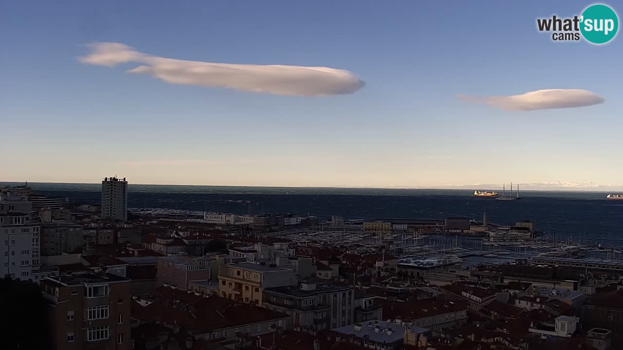 Webcam en vivo Trieste, ciudad, golfo, puerto y castillo de Miramare