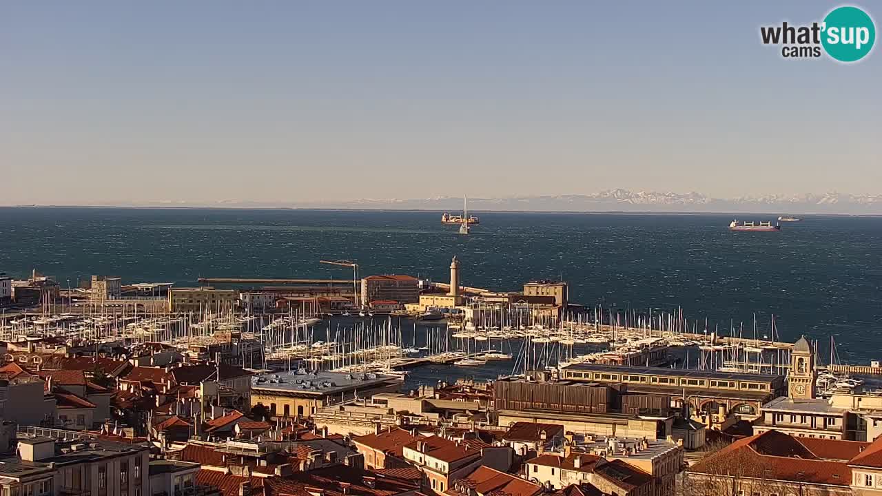 Webcam en direct Trieste, ville, golfe, port et château de Miramare