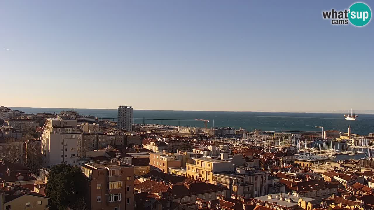 Webcam en direct Trieste, ville, golfe, port et château de Miramare